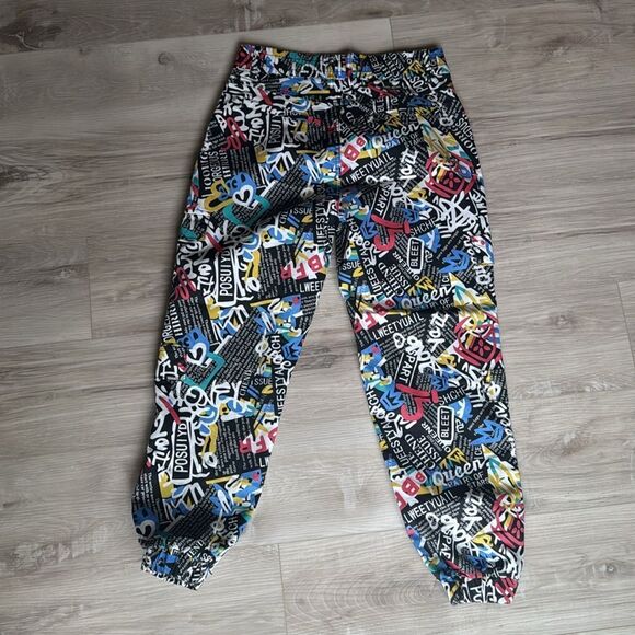 V.I.P. Graffiti Graphic Joggers Pants Size 11, Retro Throwback - Picture 4 of 6